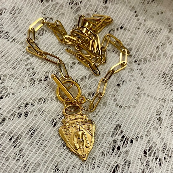 Vintage Gucci, Triangular Gold Tone Charm with 18in Gold Plated Chain Necklace - Picture 5 of 7